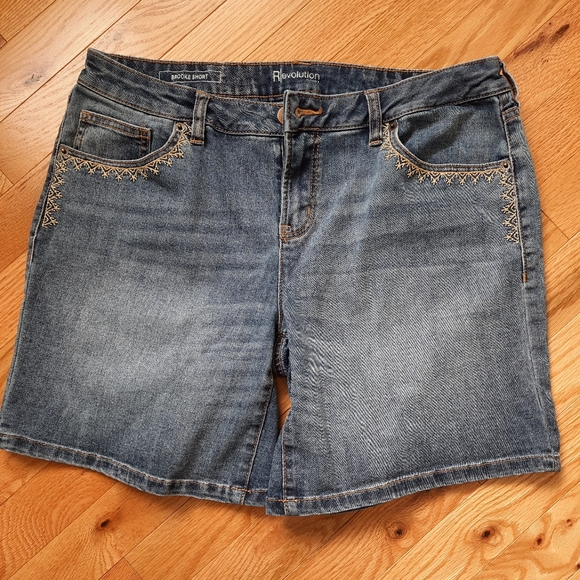 Super cute stretchy demin shorts - Picture 4 of 7